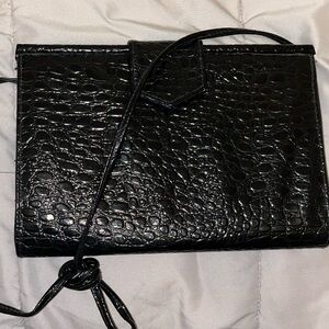 Elegant Black Crocodile-Embossed Women's Bag
